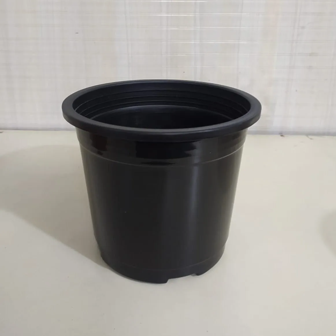 8" Flower Pot Black Colour Sunrise Series (19.5 cm) ( Pack of 12)