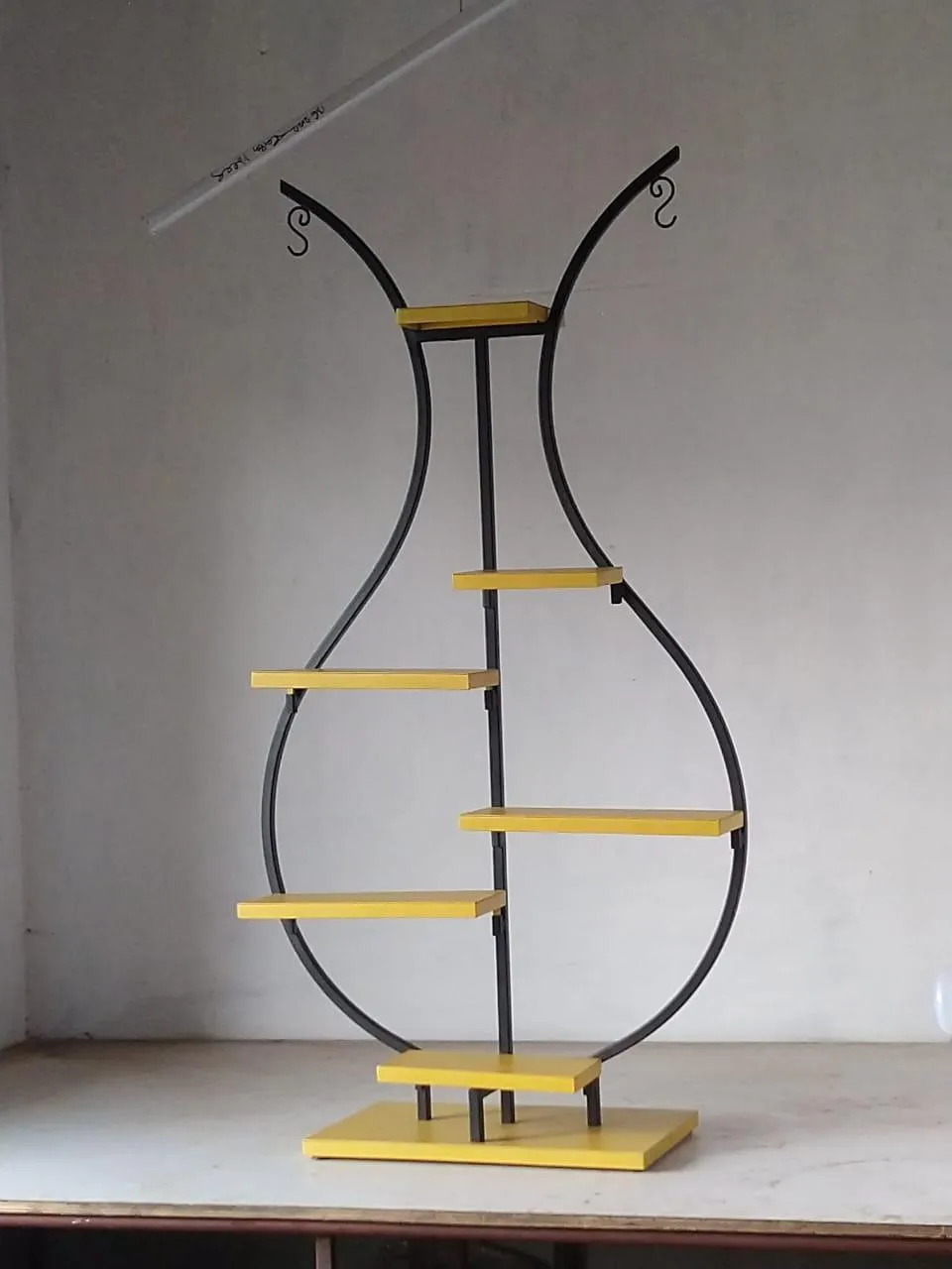 Decorative Iron 6 Tier Flower Pot Holder Shelf Indoor & Outdoor Metal Plant Stand Space Saving Garden Planter for Multiple Pots