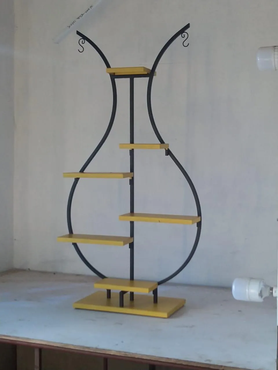 Decorative Iron 6 Tier Flower Pot Holder Shelf Indoor & Outdoor Metal Plant Stand Space Saving Garden Planter for Multiple Pots