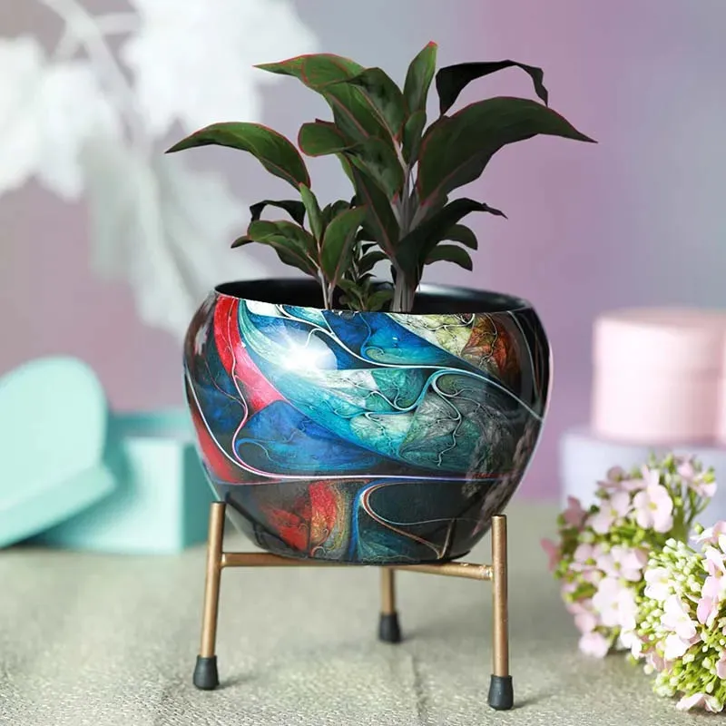 Resilient Metal Plant Pots With Stand | Set of 4 | 5 x 5 x 6 inches